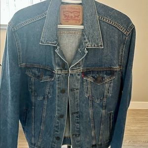 Selling Stylish Levi’s denim jacket Men’s medium dark blue